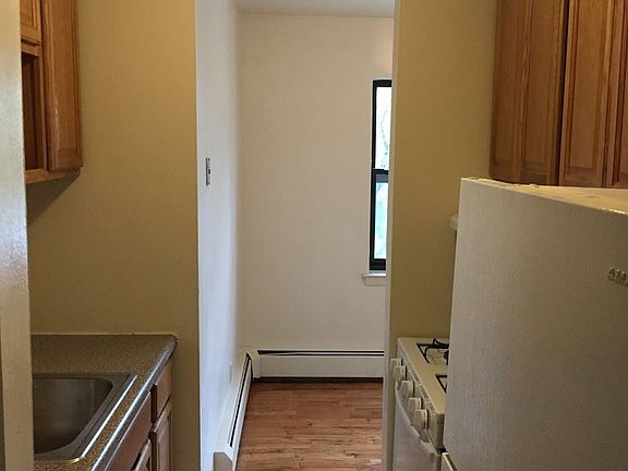 2nd image of 1290 Richmond Ave APT 8B