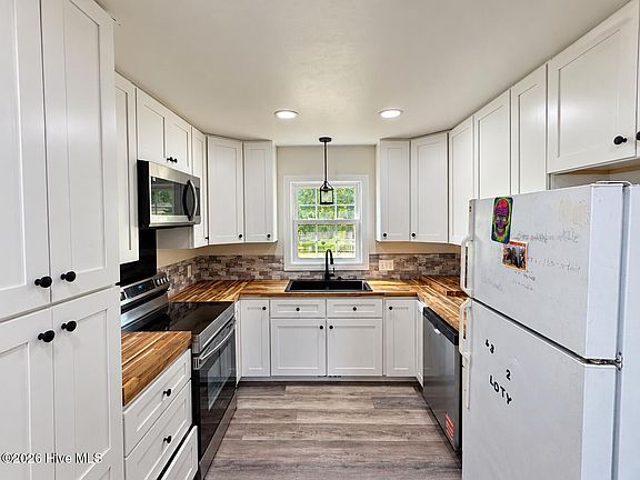 4th image of 3501 Colonial Lane