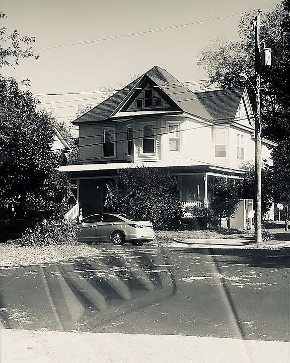 1st image of 214 Linden Ave