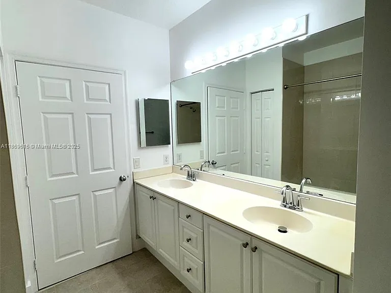 4402 SW 160th Ave — Photo 5