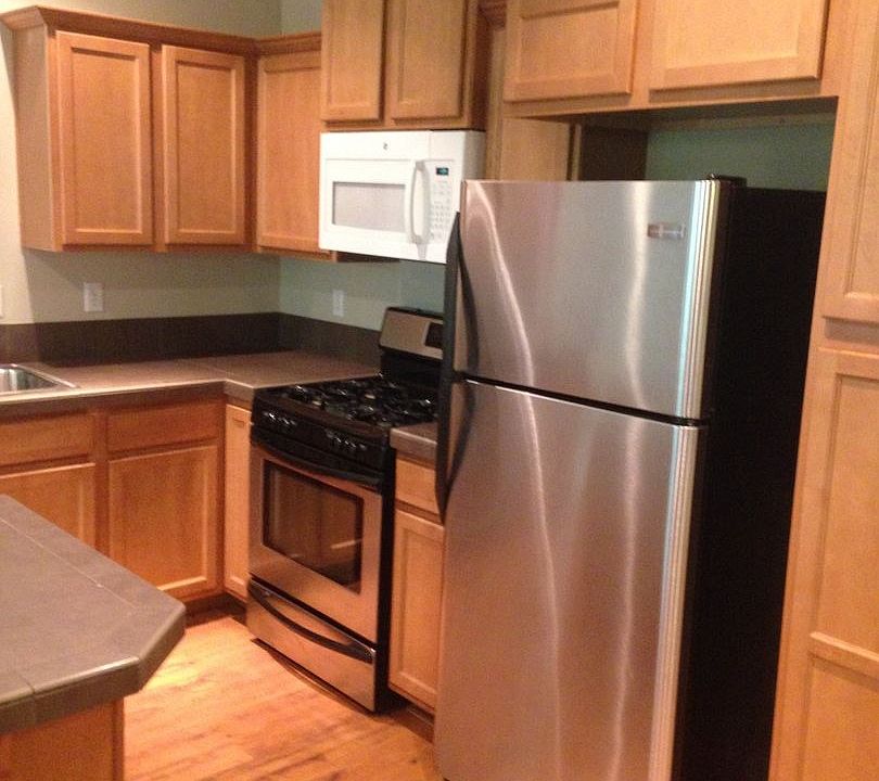 2nd image of 752 NE Birch St