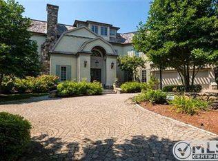 41 Shore Dr W, Mashpee, MA 02649