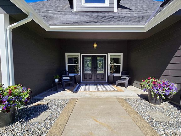2nd image of 790 Big Pine Way