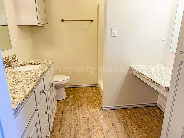 1220 Kingston St — Photo 7