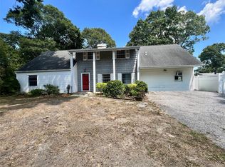 119 Holbrook Rd, Holbrook, NY 11741