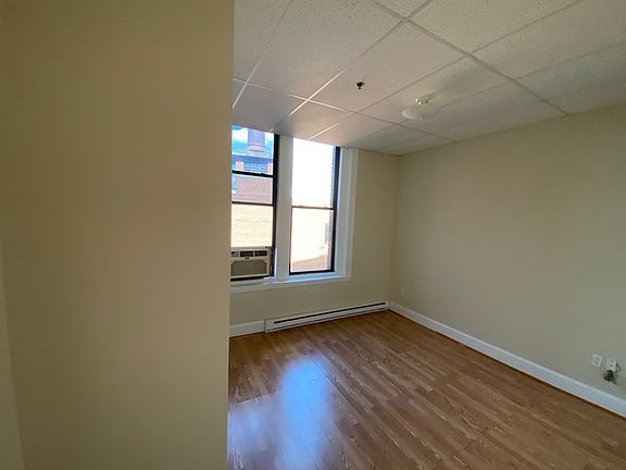 5th image of 11 Lawrence St Suite 810