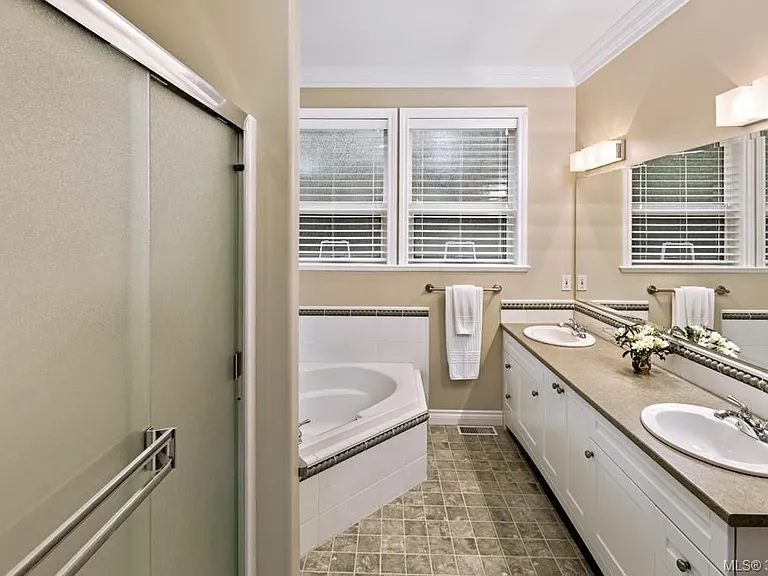749 Wesley Ct — Photo 11