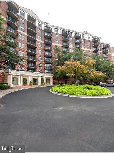 3401 38th St NW APT 203 photo 1