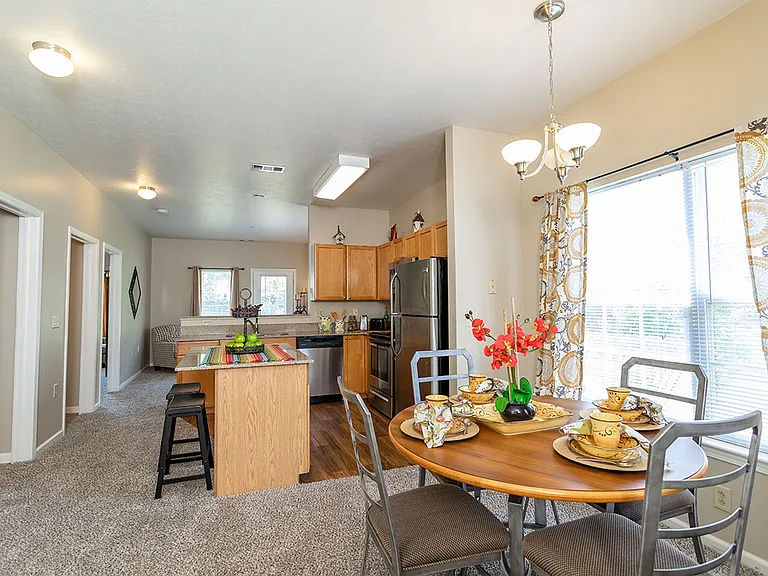 WoodsEdge Apartments — Photo 31