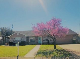 210 Man O War St, Groesbeck, TX 76642