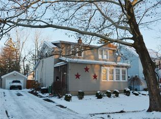 24 Hirschfield Dr, Williamsville, NY 14221