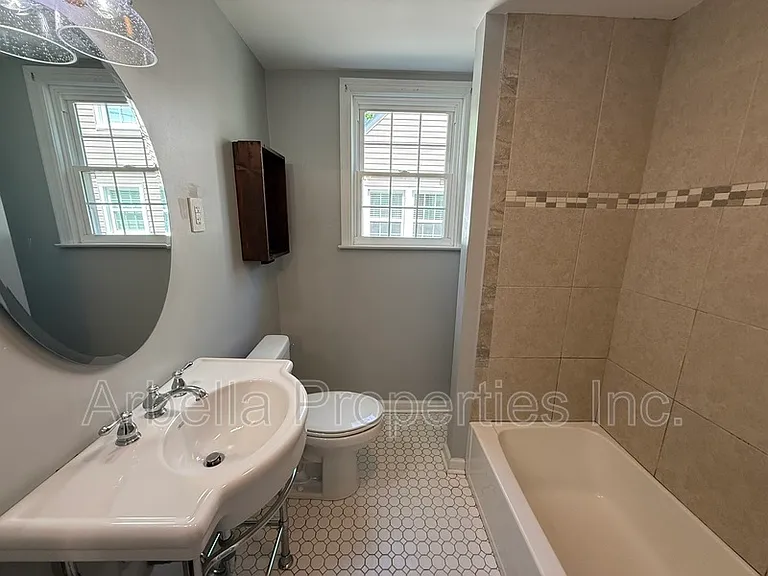 1437 Valley St — Photo 13