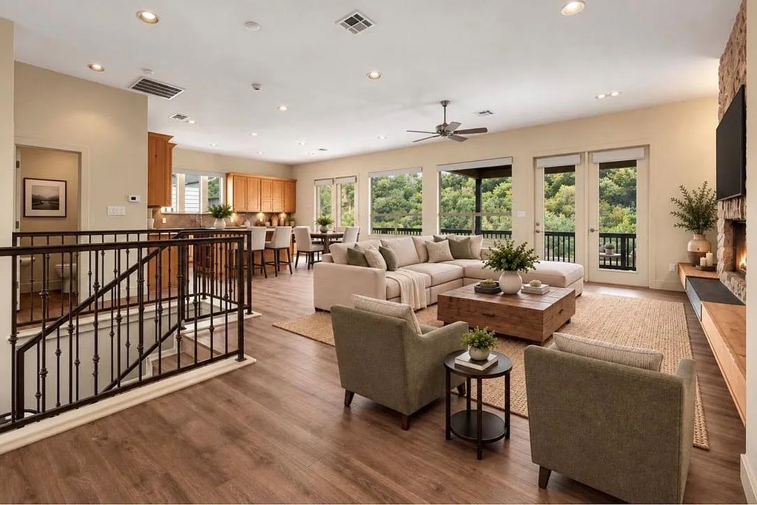 3 bed, 2.5 bath, 2360 sqft, $3,000 — Photo 2