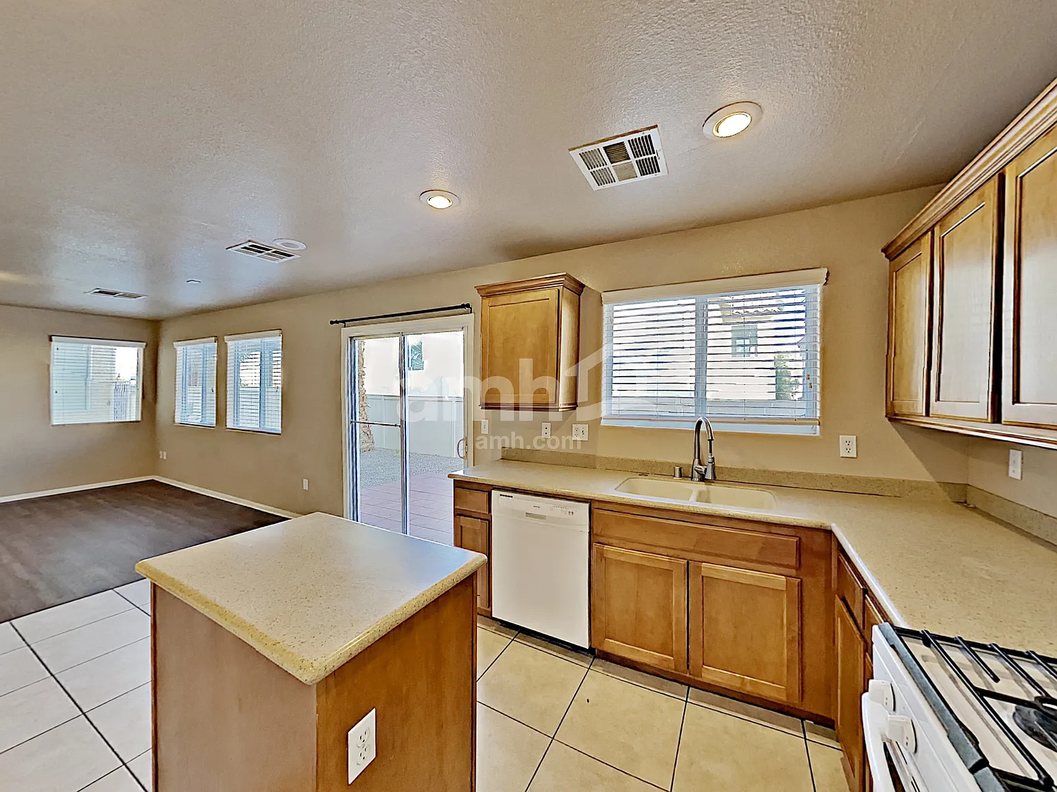 5 bed, 3.0 bath, 2283 sqft, $2,445 — Photo 4