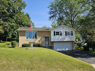 519 W Indian Hills Dr, Waterloo, WI 53594