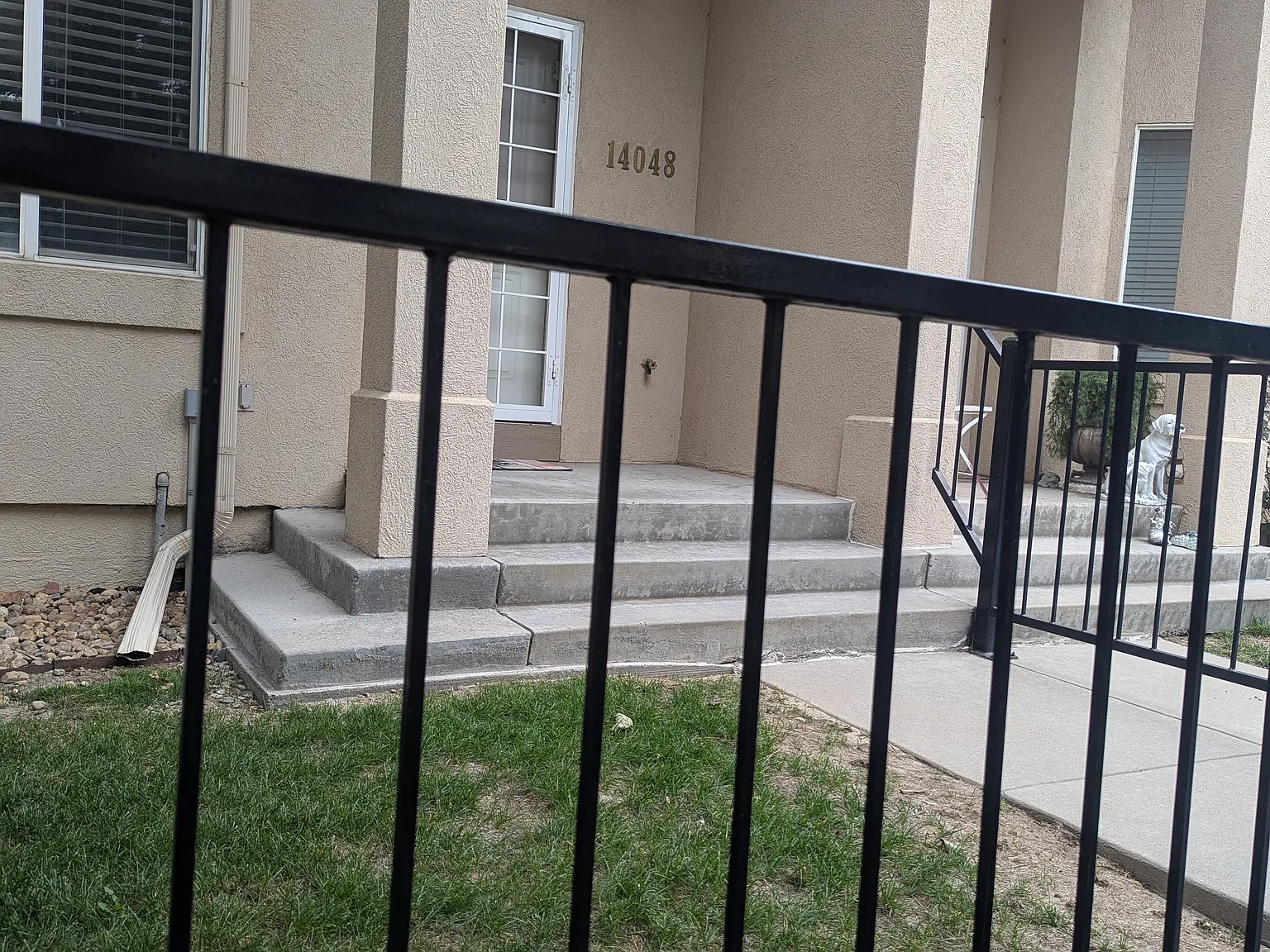 3 bed, 2127 sqft, $2,700 — Photo 2