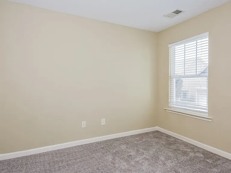 504 Hillcrest Cir — Photo 14