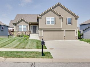 4204 Windward Dr, Saint Joseph, MO 64505