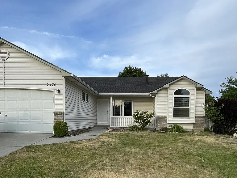 2470 N Morello Ave — Photo 1