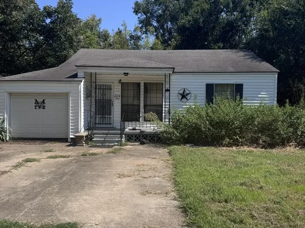 809 Manila Dr, Wake Village, TX 75501