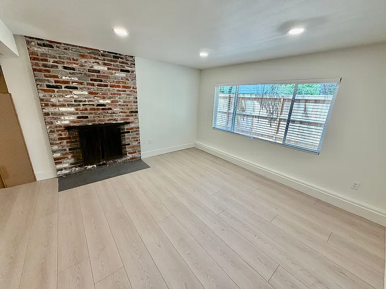 7407 SW 36th Ave — Photo 33