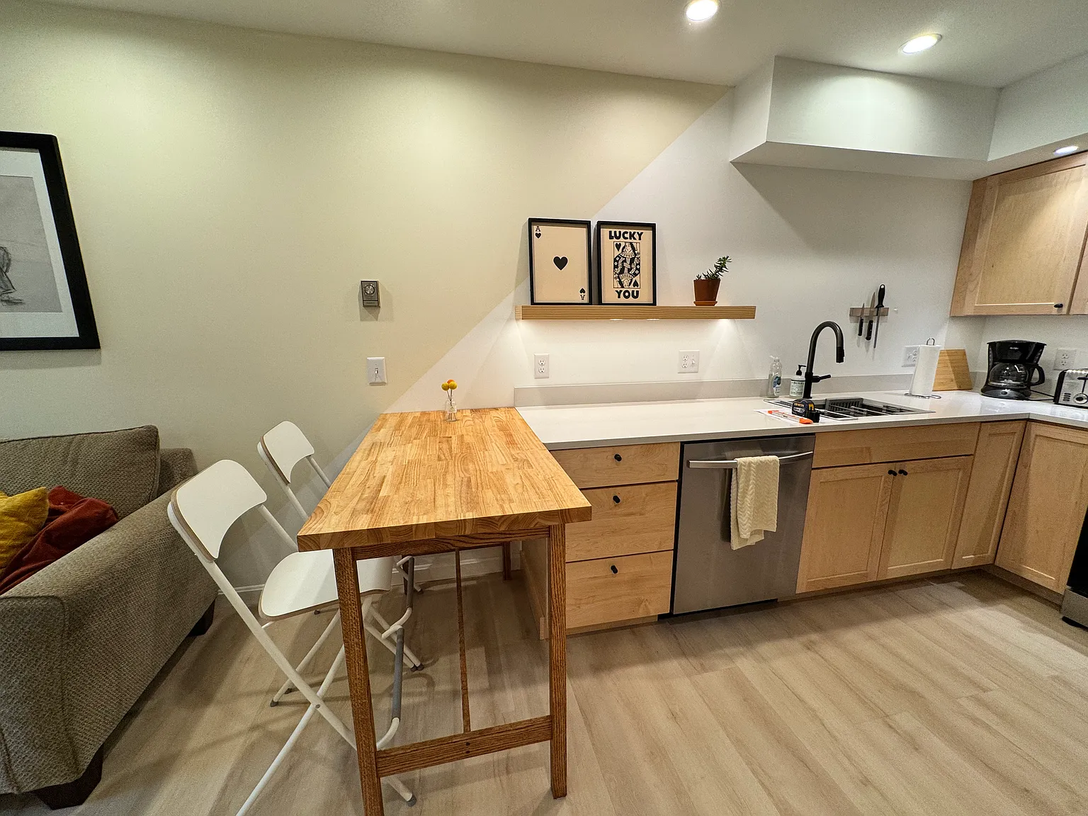 297 College St — Photo 3