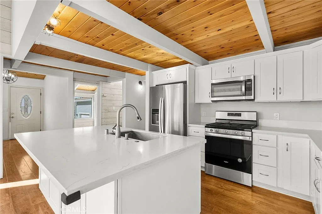 3 bed, 2112 sqft, $3,250 — Photo 1