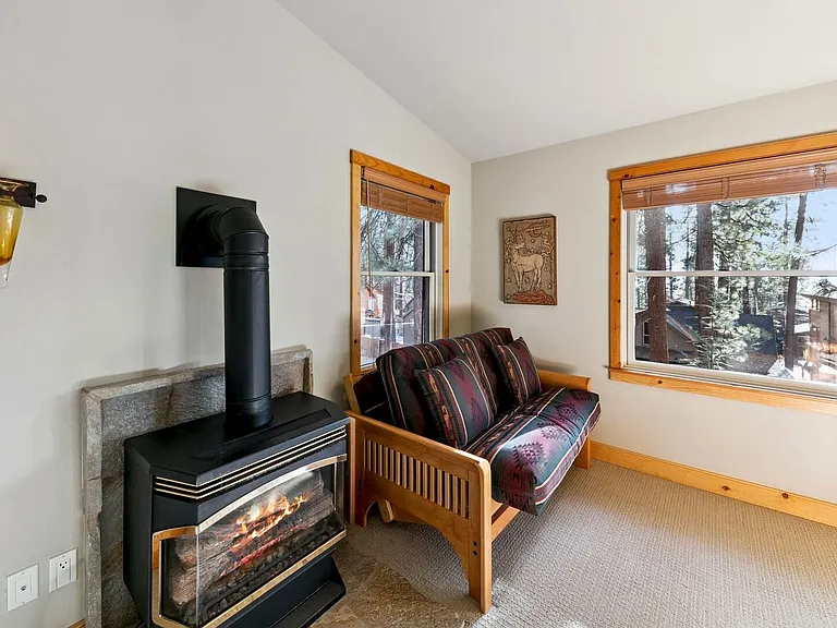 458 Center St — Photo 43