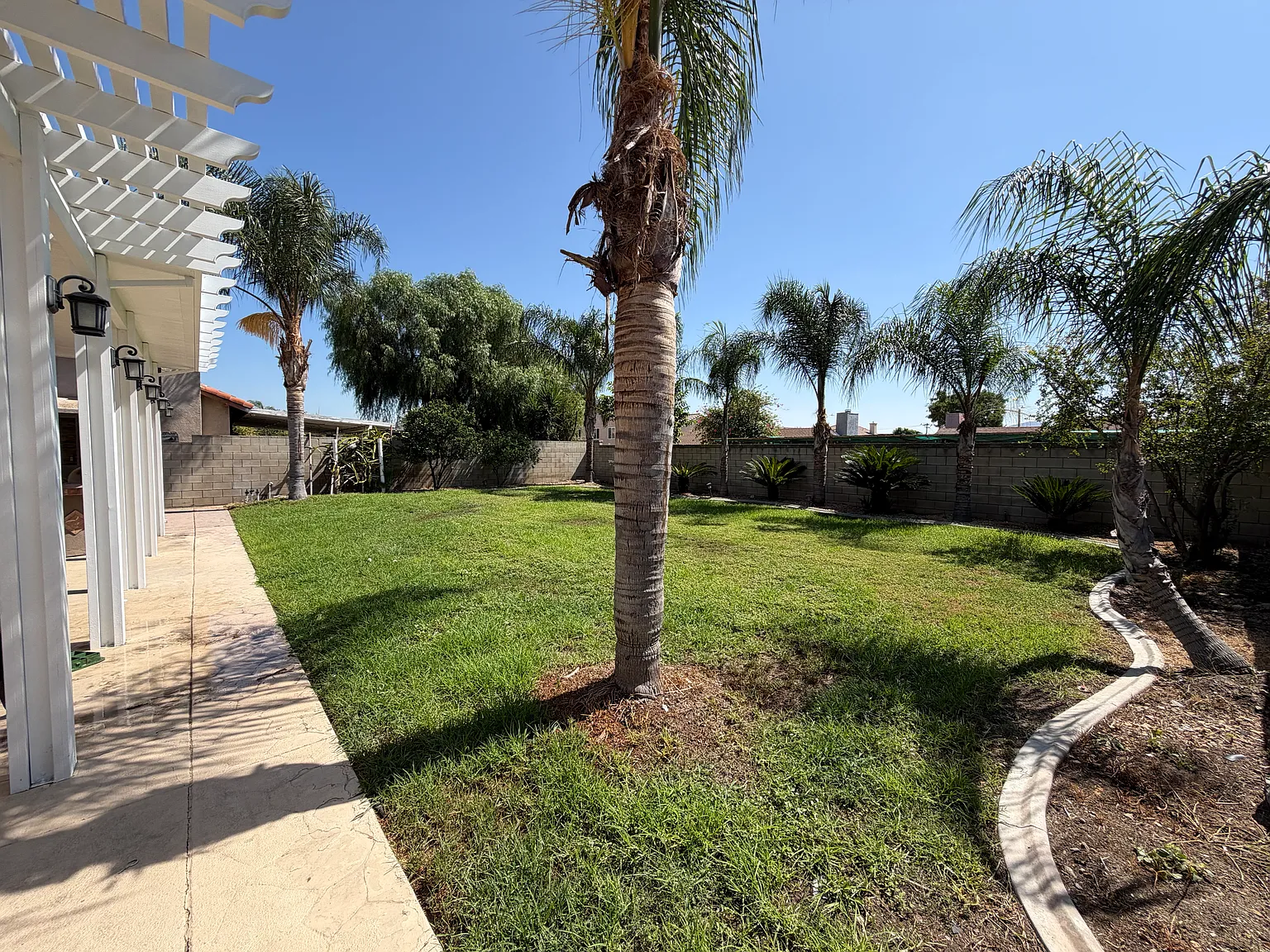 4 bed, 2.5 bath, 2108 sqft, $4,000 — Photo 4