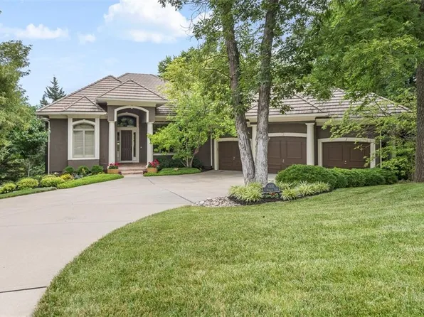 10181 S Highland Ln, Olathe, KS 66061