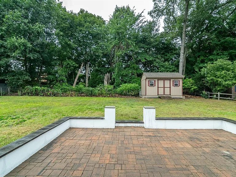 22 Wethersfield Rd — Photo 19