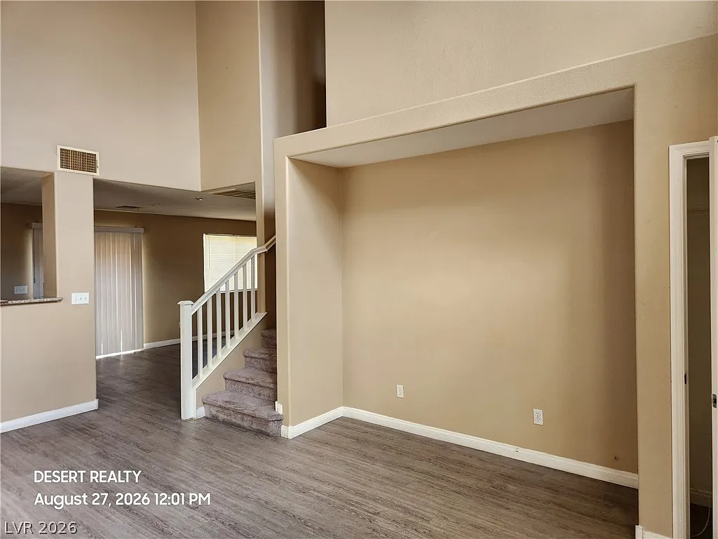 3 bed, 2.5 bath, 1650 sqft, $1,926 — Photo 3