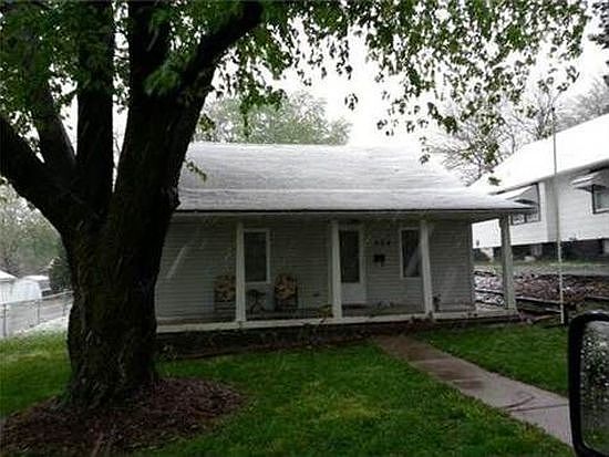2nd image of 106 N Huttig Ave