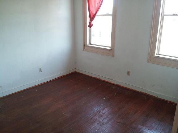 2nd image of 4209 Freret St