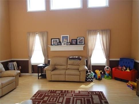 3rd image of 308 Aspen Ct