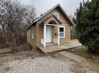 1423 W Maple Ave, Independence, MO 64050