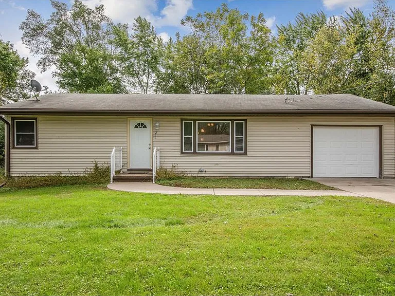 211 Palomino Pkwy — Photo 1