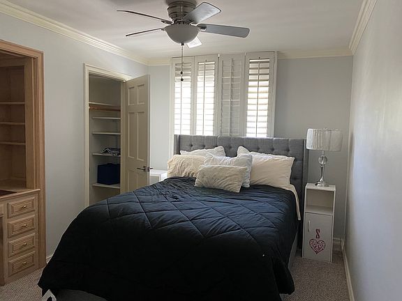Queen bed with Ceiling Fan and built-in desk