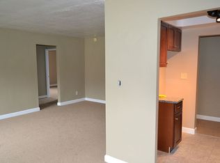 2039 Warrensville Center Rd APT 8, Cleveland, OH 44121