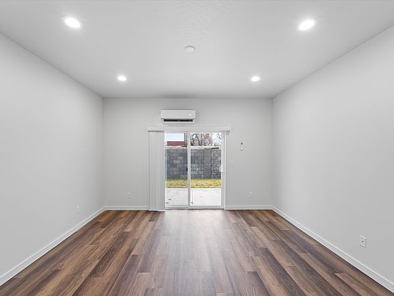 4th image of 2385 Herbert St