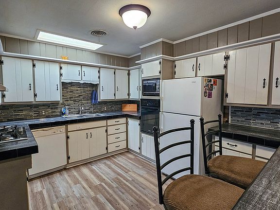 4th image of 2701 W 11th St