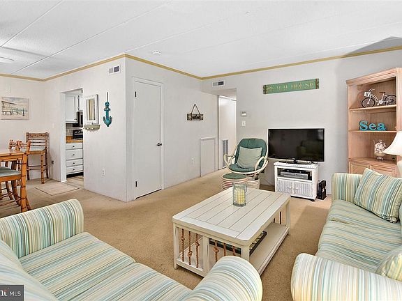 5th image of 9 76th St Unit 302