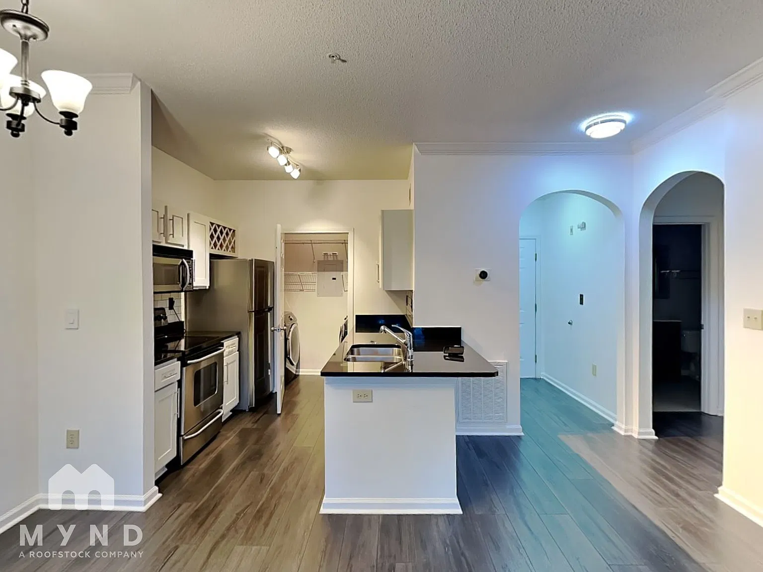 1 bed, 1.0 bath, 736 sqft, $1,499 — Photo 4