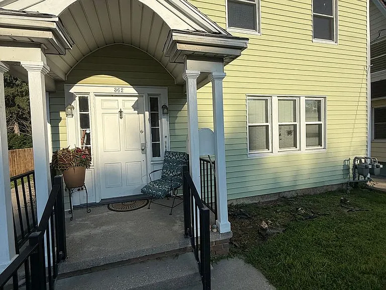 362 Van Buren Ave — Photo 1