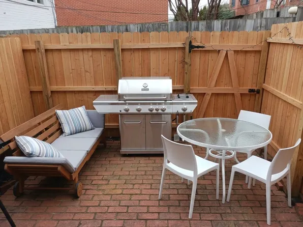 908 25th St NW, Washington, DC 20037