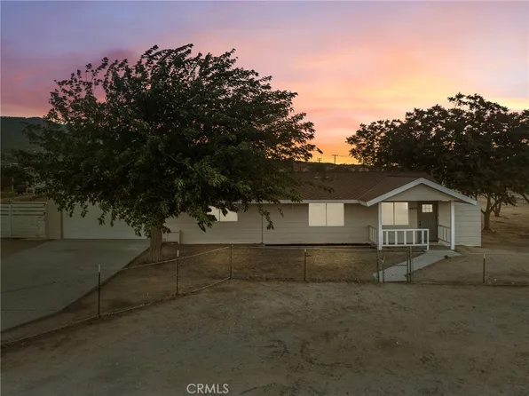 9474 Malpaso Rd, Phelan, CA 92371