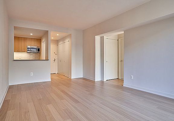 4th image of 1 Columbus Pl APT N7a