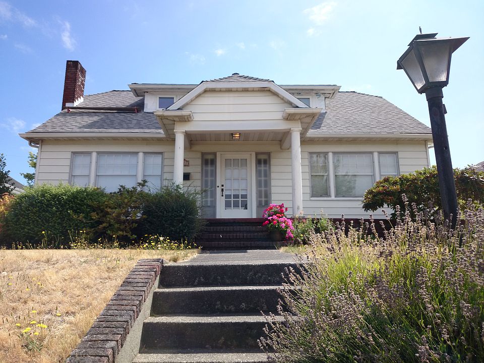 2nd image of 5022 42nd Ave SW