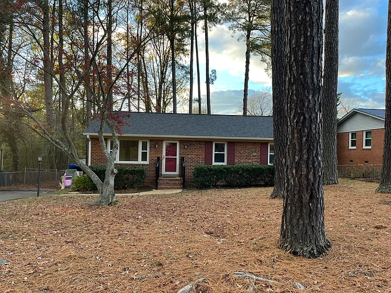 2410 Aiken Dr — Photo 3