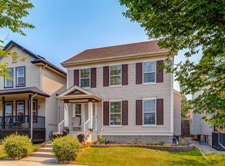 880 W Prestwick Cir SE, Calgary, AB T2Z 4E4